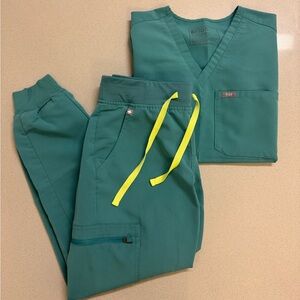 FIGS Hydrogreen Scrub Set